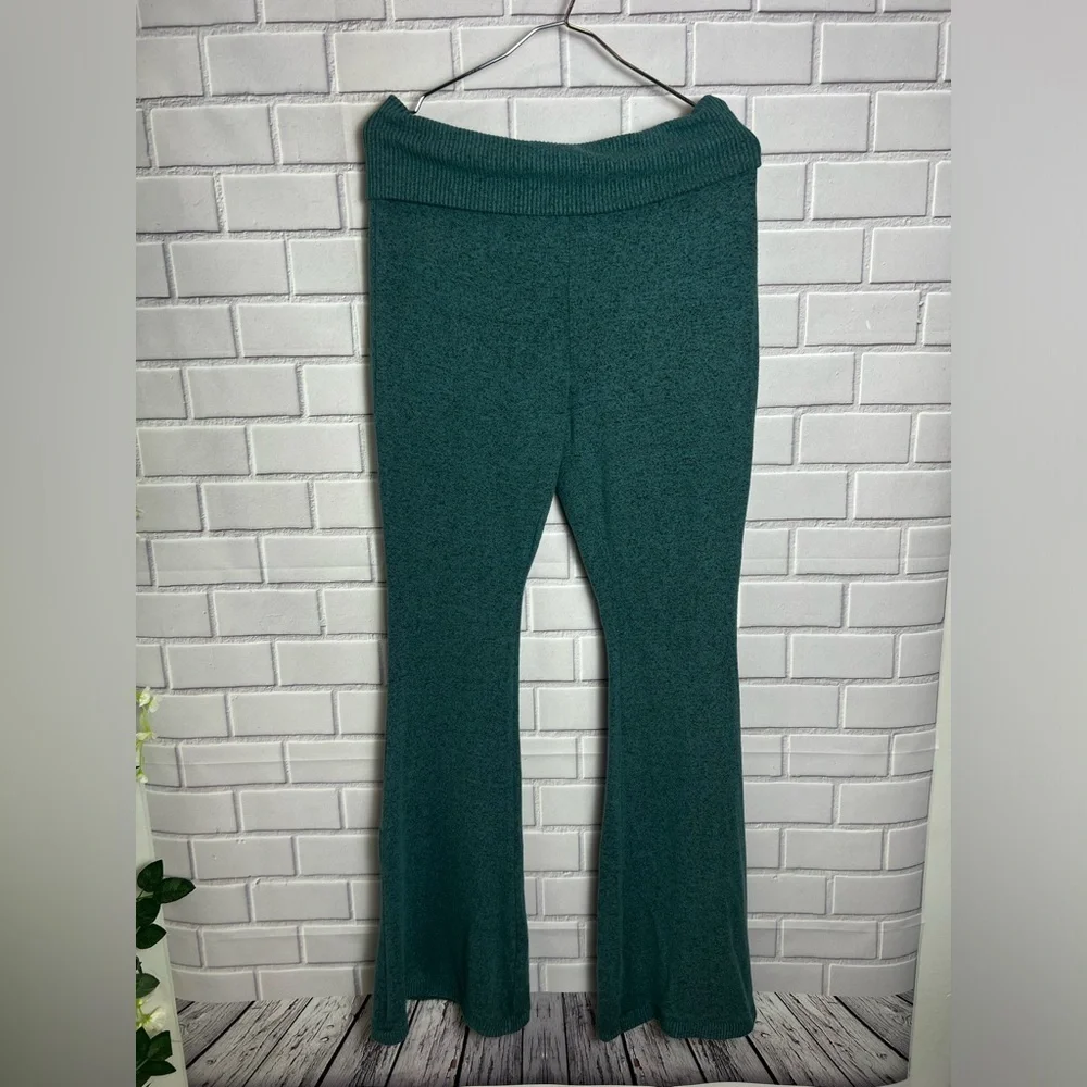 No Boundaries Women’s Green 2-Piece Hoodie & Flare Pants Set casual comfort/M